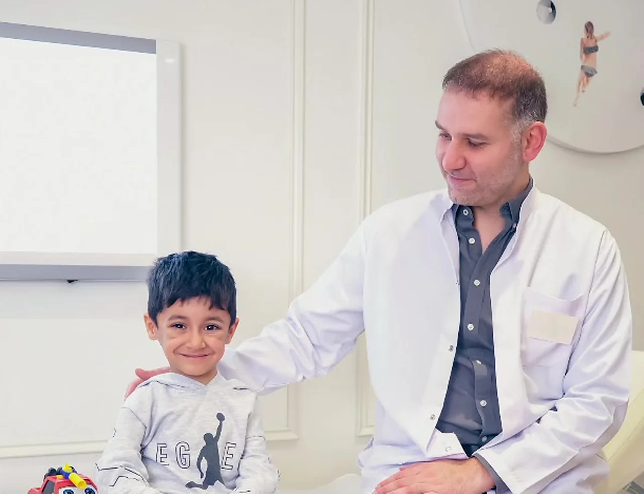 Therapist playing with a smiling child in a warm therapy room at Move Ahead, Delhi